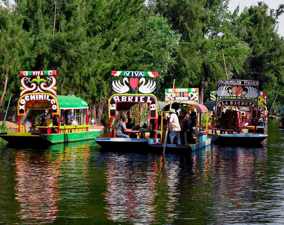 Tradicionales Chalupas trajineras-de-xochimilco