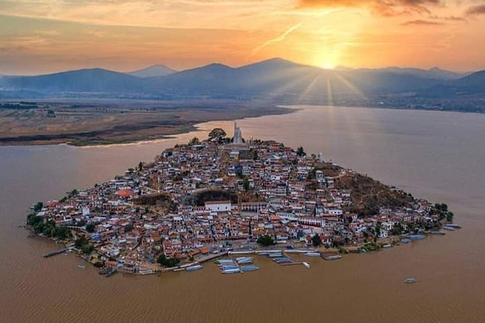 Atardecer en Janitzio atardecer-Janitzio-lago-de-Patzcuaro